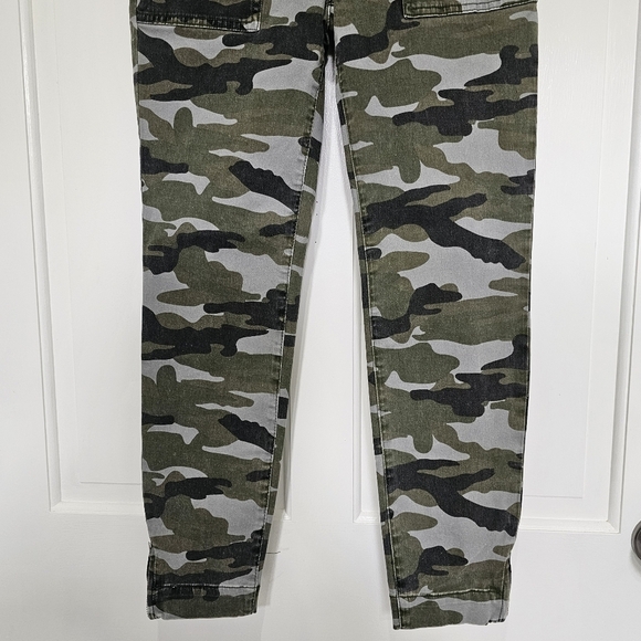 KUT From The Cloth Reese Camo Ankle Straight Leg Ankle Zip Pant Size 0 - Picture 5 of 17